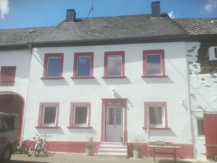 Uriges Bauernhaus mt einem zusätzlichen voll erschlossenen Baugrundstück