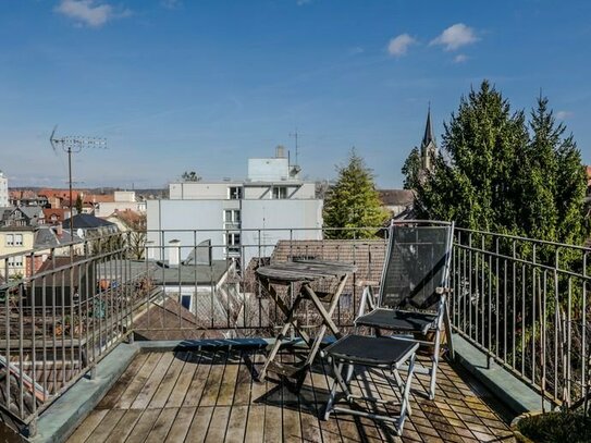 Über den Dächern: Sofort verfügbare Wohnung in einem gepflegten Altbau aus dem Jahr 1895