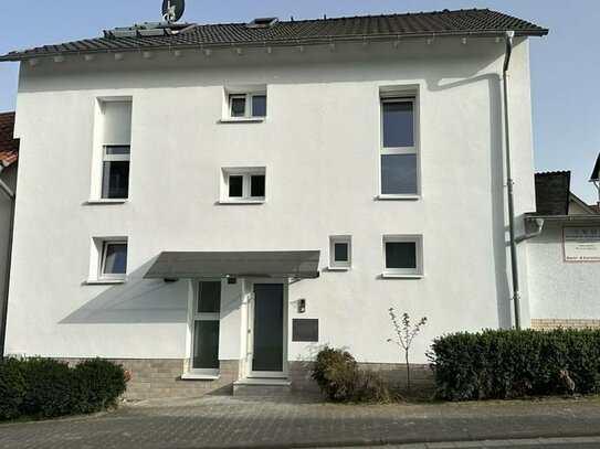 Komplett kernsaniertes Einfamilienhaus mit 6 Zimmern