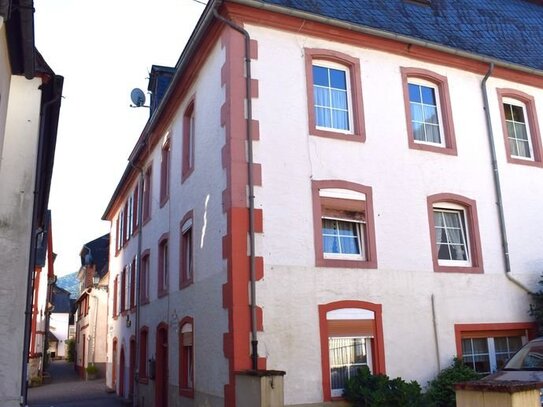 Historisches Haus - Zehnthaus - mit Garagen und Terrassen