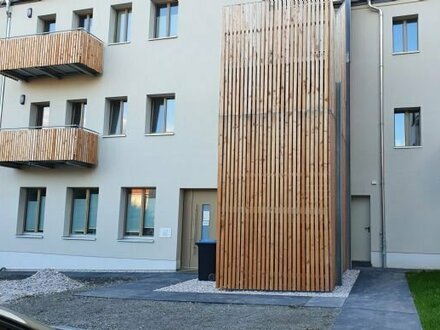 helle 3 Raum Wohnung mit Balkon