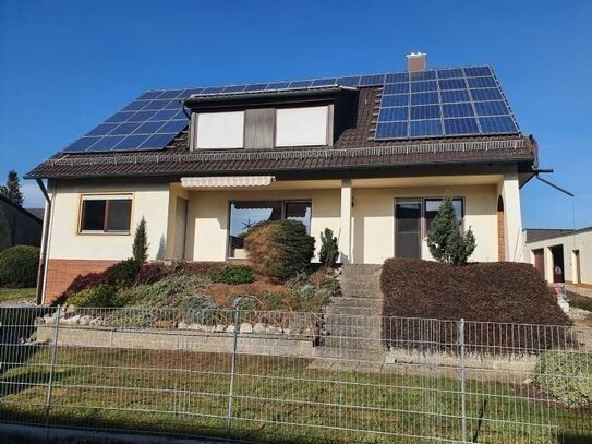 ZWEI-FAM-HAUS MIT LAGERHALLEN IN OBERSCHWANINGEN!