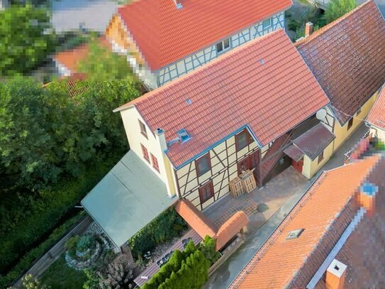 Modernes Wohnen in saniertem, historischem Gebäude - nahe an Erfurt, Weimar und Arnstadt | Garten | Nebengebäude zum Au…