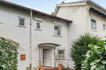 Gemütliches Reihenmittelhaus mit sonniger Terrasse und Balkon an der Elbe!