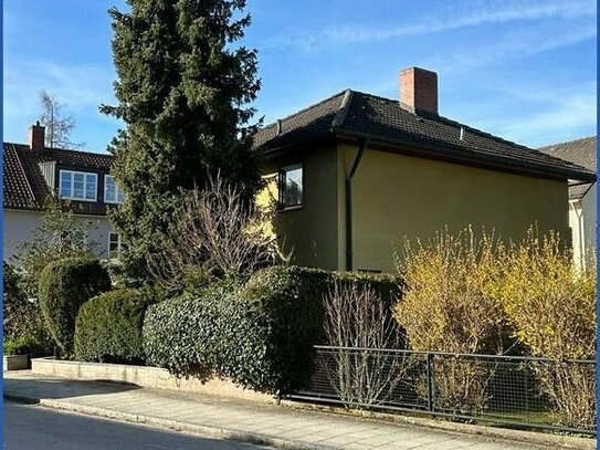 Sanierungsbedürftiges Einfamilienhaus in idyllischer Lage von Obermenzing zu verkaufen!