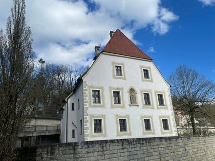 Schloss Eggendobl ein echtes Passauer Unikat mit Blick auf die Donau und Altstadt