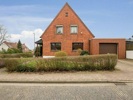 Großzügiges Ein-/Zweifamilienhaus mit Garten und Garage in Ritterhude