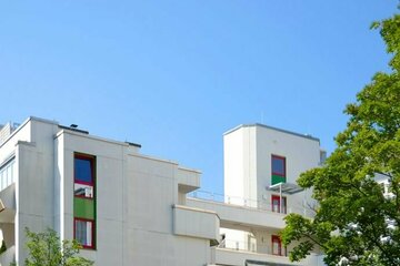 Bad Wilhelmshöhe/Traumlage mit Herkulesblick Sonnige, großzügige 2 Zimmer-Wohnung mit geräumiger Loggia und Tiefgaragenplatz