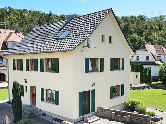 Liebevoll kernsaniertes Einfamilienhaus mit stilvollen Details, moderne Raffinesse und grüner Energie