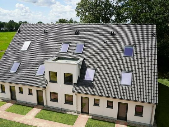 NEUBAU - BEZUGSFERTIG | Courtagefreies Endreihenhaus mit großem Garten | Open-House-Besichtigung am 05.05. (13-14 Uhr)