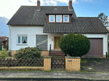 Freistehendes Einfamilienhaus mit großem Garten und Garage in schöner Südstadtlage