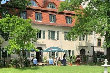 HOCHWERTIGES WOHNEN IN HISTORISCHER STADT-VILLA MIT BLICK ÜBER GLAUCHAU