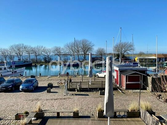 Charmante 3-Zimmer-Wohnung mit traumhaftem Hafen - und Ostseeblick.