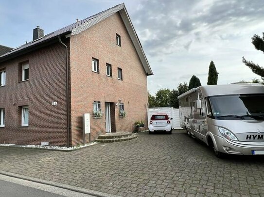 Solides Mehrgenerationenhaus mit großem Grundstück in Jüchen. Für Endnutzer oder Kapitalanleger!