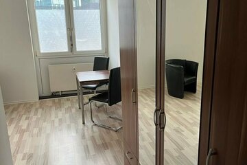 Für Studenten, Azubis und Pendler - Möbliertes 1 Zimmer-Appartement im Erdgeschoss - Außenstellplatz oder TG-Stellplatz optional