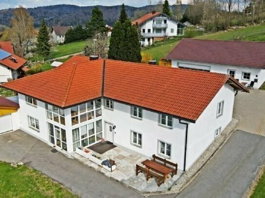 Viel Haus für wenig Geld: Attraktives Anwesen mit Halle Nähe Freyung im Bayerischen Wald
