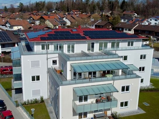 Hochwertige drei Zimmer Erdgeschoss Neubauwohnung mit großem Garten