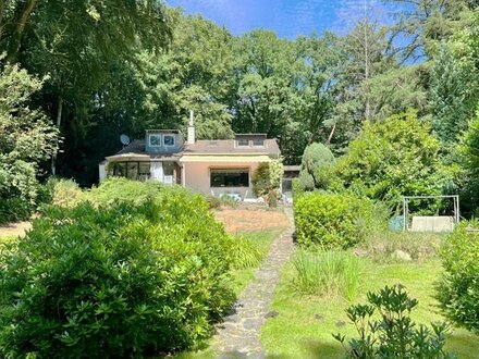 Einzigartiges Haus mit großem Waldgrundstück, Indoor-Pool und See