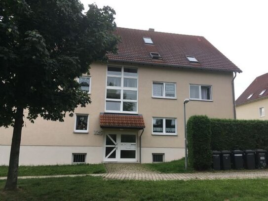 3-Raum-Wohnung im 1. Obergeschoss mit Loggia und Pkw-Stellplatz