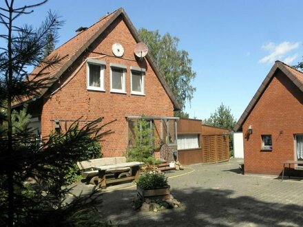 Einfamilienhaus mit 5 Zimmer, Bad, Küche, WC, Vollkeller und Wintergarten