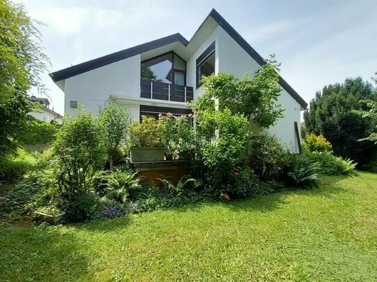 Ettlingenweier - Modernes Familienhaus mit idyllischem Grundstück