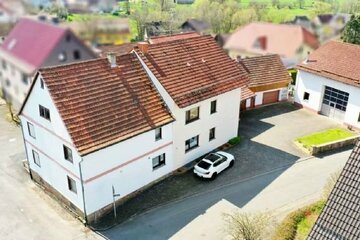 2-Familienhaus mit 3 Garagen, großer Scheune und schönem Garten