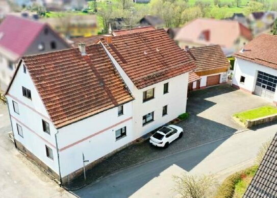 2-Familienhaus mit 3 Garagen, großer Scheune und schönem Garten