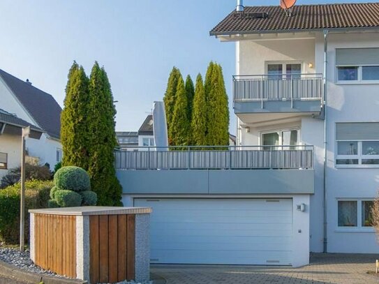 Sehr Schönes Haus mit ELW, großer Terrasse, Doppelgarage und Blick in die Weinberge