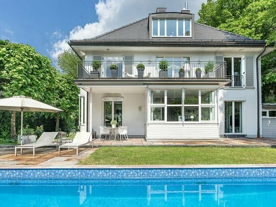 Zeitlos elegante und charmante Villa mit Pool.