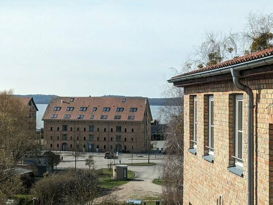 Gemütliche 4-Zimmer-Wohnung mit Seeblick und Stellplatz im Zentrum