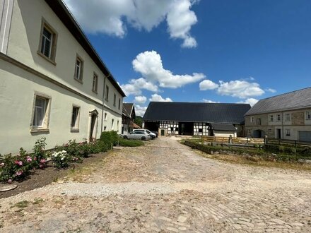 Familienwohnung mit Panoramablick ins Elstertal - 4-Raum-Wohnung mit Balkon in denkmalgeschützter Hofanlage