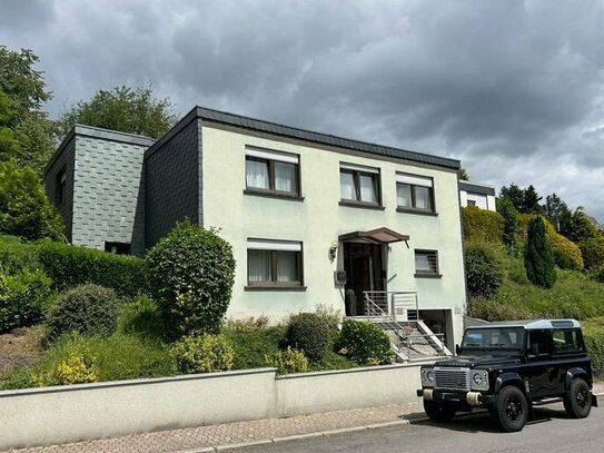 Freistehendes Einfamilienhaus mit schönem Garten in begehrter Lage von Sulzbach