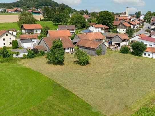 Hofstelle mit Haus - Scheune und Stall in Ränkam!