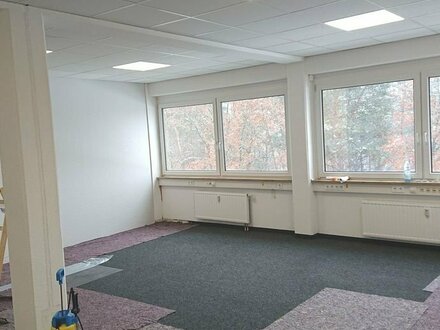 Praxis oder Büro im 3. OG 68 m² oder 102 m², frisch renoviert; Aufzug ;