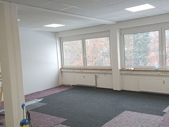 Praxis oder Büro im 3. OG 68 m² oder 102 m², frisch renoviert; Aufzug ;