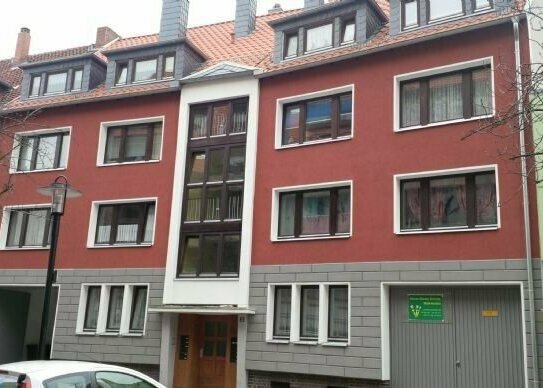 Schöne und zentrale Zwei-Zimmer-Wohnung mit Balkon