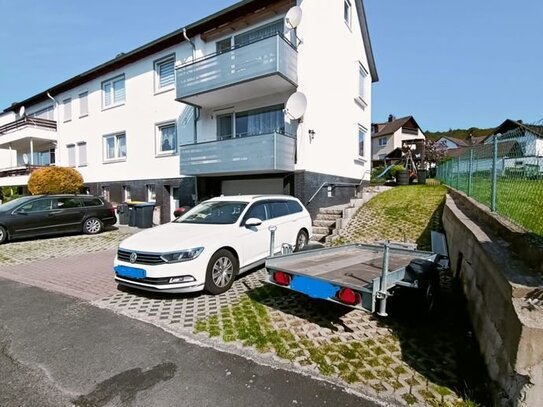 Mehrfamilienhaus / Doppelhaushälfte mit Balkon