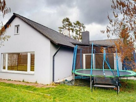 Charmantes Wohnen im Grünen: Geräumiger Bungalow zu verkaufen!