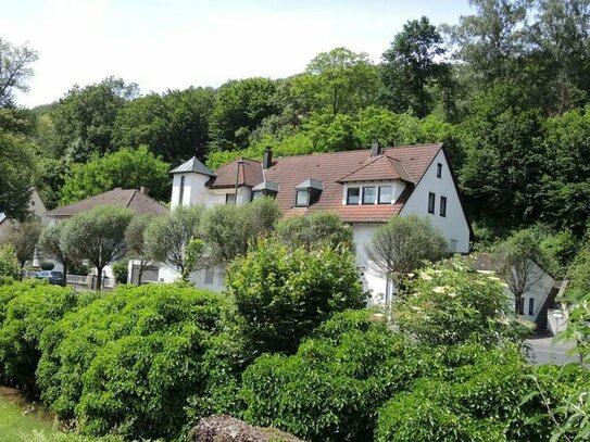 Hochwertige Eigentumswohnung in schöner Wohnlage zu verkaufen / 154 m² / Aufzug / Garage