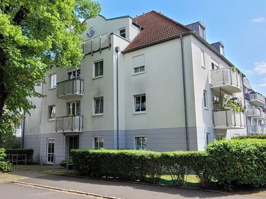 Schön geschnittene 2-Zi-Whg. mit Balkon, Tageslichtbad und Tiefgarage in Coswig.