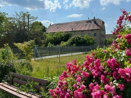 Dreiseithof in ländlicher Idylle