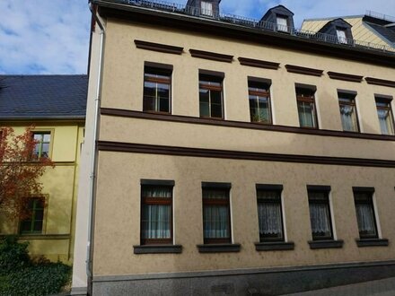 Einziehen und Sparen-saniertes Stadthaus in Elsterberg