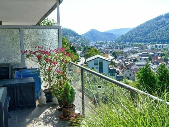 Sonniger Blick auf das Lahntal - sehr schöne Etagenwohnung mit Aufzug und Südbalkon