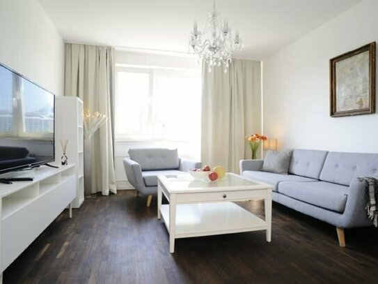 great designed furnished-3-room-app. via-a-vis new ECB - Hochwertig möb. 3-Zimmer-Businessappartement ggü EZB