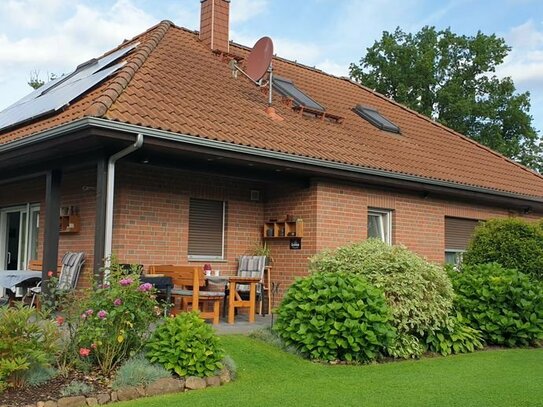 Energieeffizientes A+ Einfamilienhaus mit PV-Anlage, Speicher und Wallbox in zentraler Lage von Großburgwedel