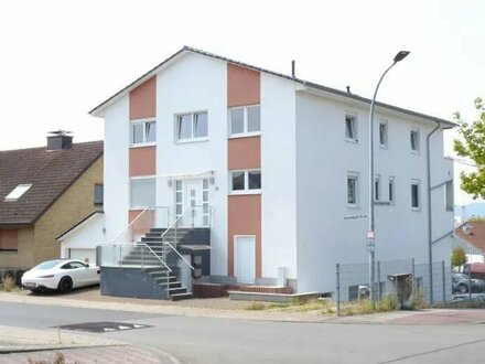Wohnung zu vermieten in einem Zweifamilienhaus - Grosse (Überdacht Balkon 30 qm)