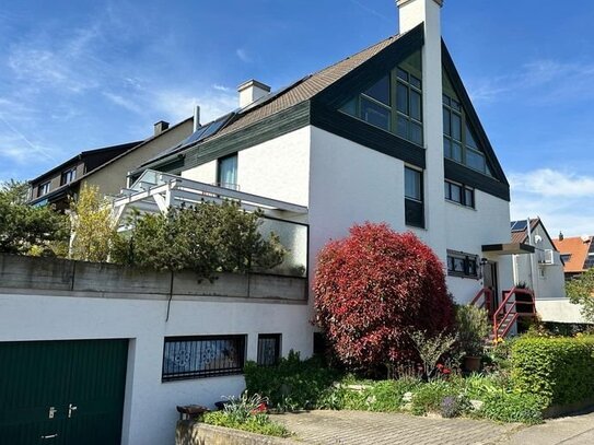 Gepfl. Doppelhaushälfte m. Atelierblick zur Schwäb. Alb, Terrasse u. Garten in familiengerechter Lage