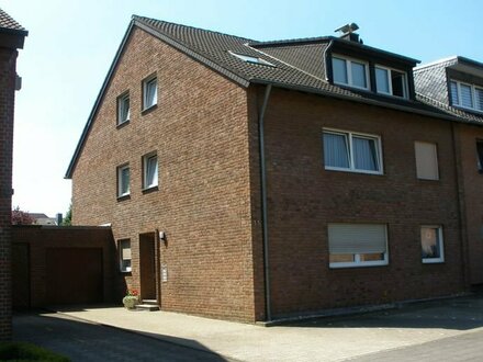 Schöne 3 - Zimmer- Wohnung mit Balkon zur Südseite in Bergheim Zieverich.