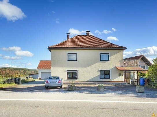 Einfamilienhaus mit Garagen, ideal für Platzsuchende mit perfekter Verkehrsanbindung inkl. KEXI-Halt