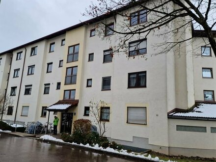 Schöne 2 Zimmer Wohnung mit großem überdachtem Süd/Südwest Balkon, in Traunreut